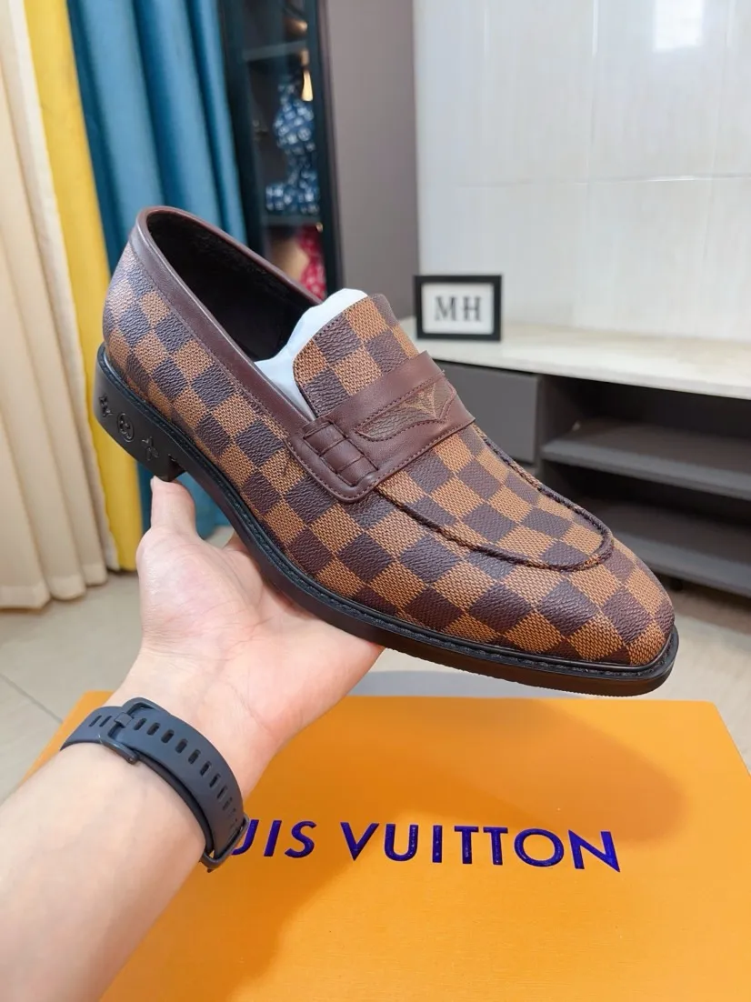 Ex-factory price 720🌹🌹High version [LV] Louis Vuitton's popular casual leather shoes🎖Fashionable and elegant🎖🎖Material: Original imported open-edge beaded cowhide, washed cowhide leather lining, original open-molded rubber outsole, high-end and classy, ​​elegant quality, instantly transforming into a handsome man ❤❤Standard\nNumber: 38-44